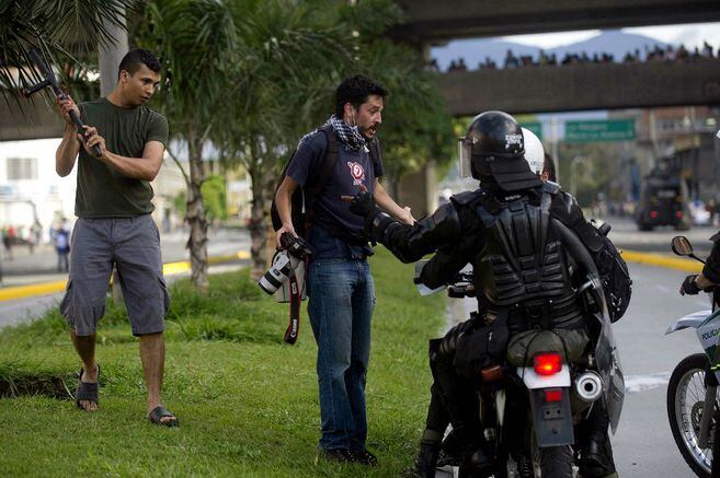 Policías Agreden A Periodistas | EL ESPECTADOR