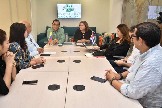 Reunión para la firma del convenio entre Unisimón y el Instituto Finlay de Vacunas.