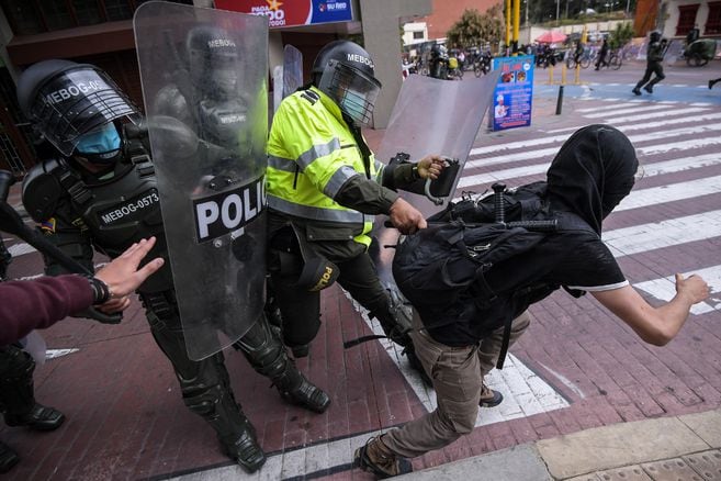 En Parlamento Británico critican casos de abuso policial en Colombia | EL  ESPECTADOR