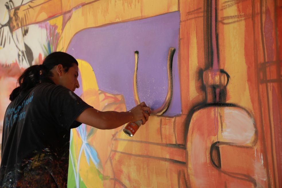 Duván Estrada, muralista formado como artista plástico en la Universidad de Los Andes.