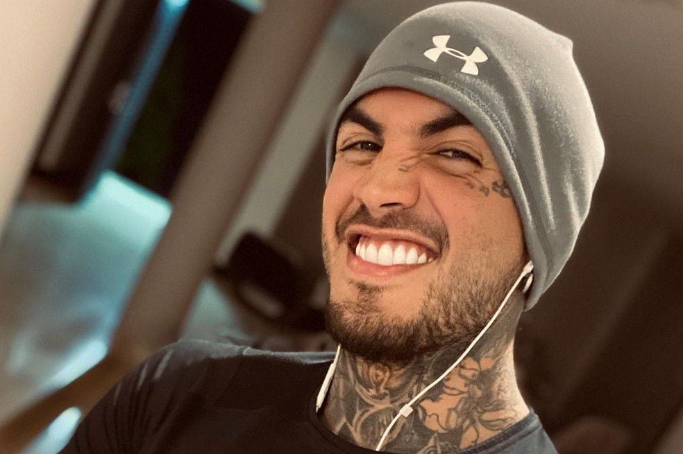 Mateo Carvajal se borró los tatuajes de su cara?