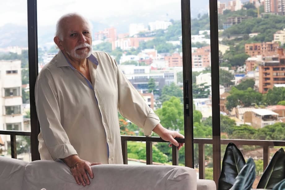 Alejandro Buenaventura tiene 82 años de edad. Es un destacado actor, productor, libretista y director colombiano. Es hermano del dramaturgo Enrique Buenaventura, con quien fundó en su ciudad natal, el Teatro Experimental de Cali (TEC). / Foto de Bernardo Peña, cortesía de "El País" de Cali