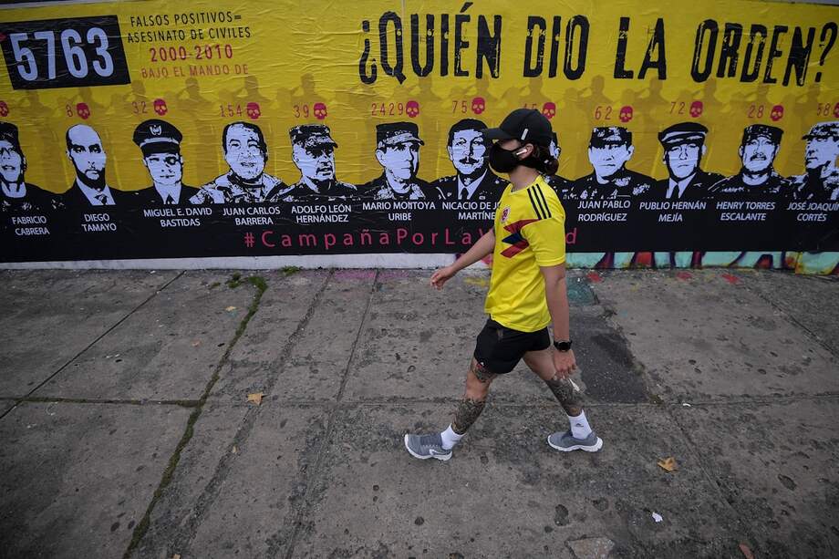 Con respecto al coronel Hernan Mejía, las organizaciones y víctimas aseguran que él si tuvo que tener conocimiento por al menos 74 casos de ejecuciones extrajudiciales que cometieron miembros del Batallón La Popa entre 2002 y 2003.