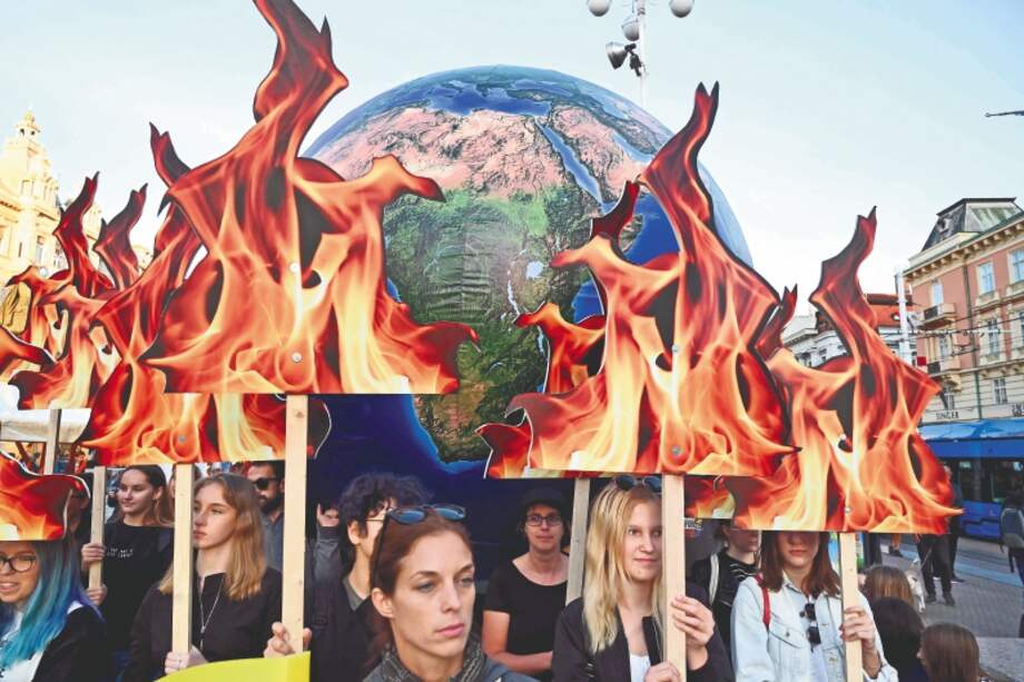 En manifestaciones a nivel global cada vez es más usual escuchar las peticiones de los ciudadanos sobre la necesidad de respaldar y robustecer la justicia climática como una manera de enfrentar el calentamiento global. /AFP