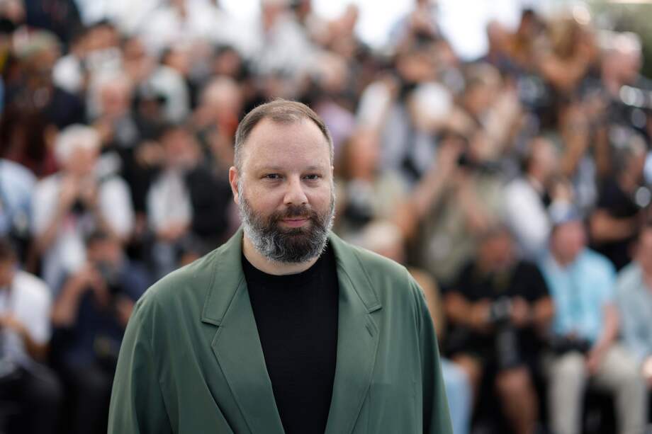 Cannes (France), 18/05/2024.- Greek director Yorgos Lanthimos attends the photocall for 'Kinds of Kindness' during the 77th annual Cannes Film Festival, in Cannes, France, 18 May 2024. The film festival runs from 14 to 25 May 2024. (Cine, Francia) EFE/EPA/SEBASTIEN NOGIER

