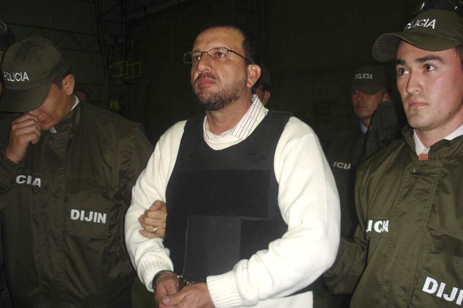 Carlos Mario Jiménez, conocido como "Macaco".

Fue la primera vez que la justicia de Estados Unidos admitió juzgar a un jefe paramilitar colombiano por delitos diferentes al narcotráfico, que además no ocurrieron bajo su jurisdicción ni contra ciudadanos de ese país. 