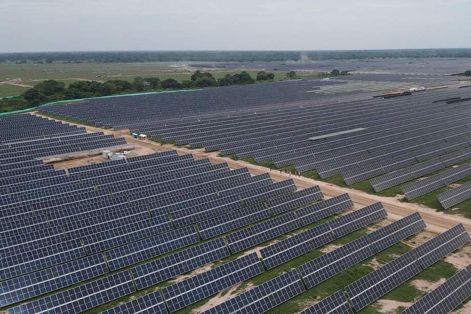 El parque solar La Loma cuenta con una extensión de 387 hectáreas y 400.000 paneles solares.