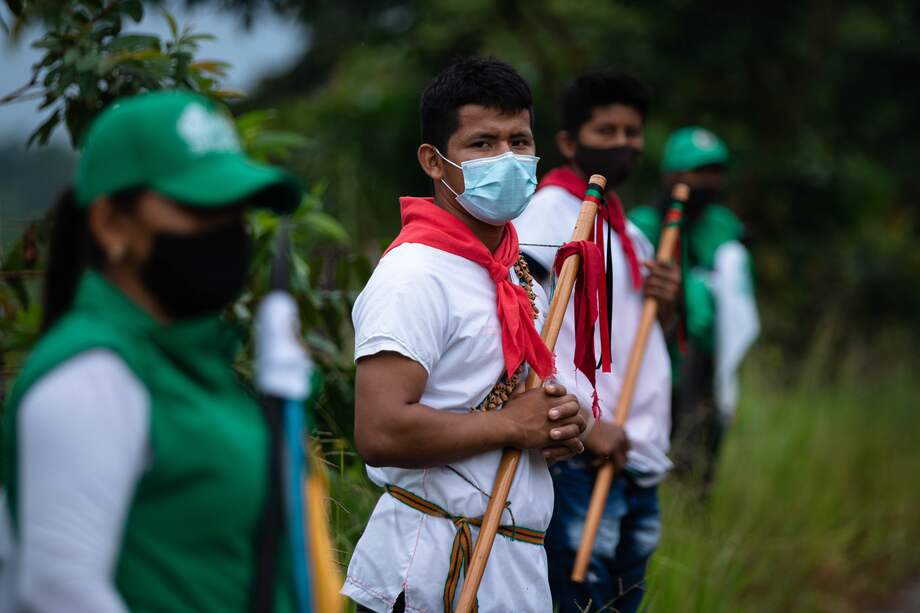 Miembros de la guardia indígena de la comunidad Inga en el Putumayo, hacen frente a la pandemia por coronavirus
