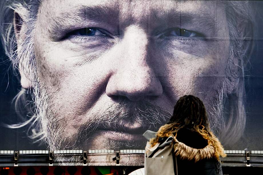 Mural en apoyo al fundador de WikiLeaks, Julian Assange.