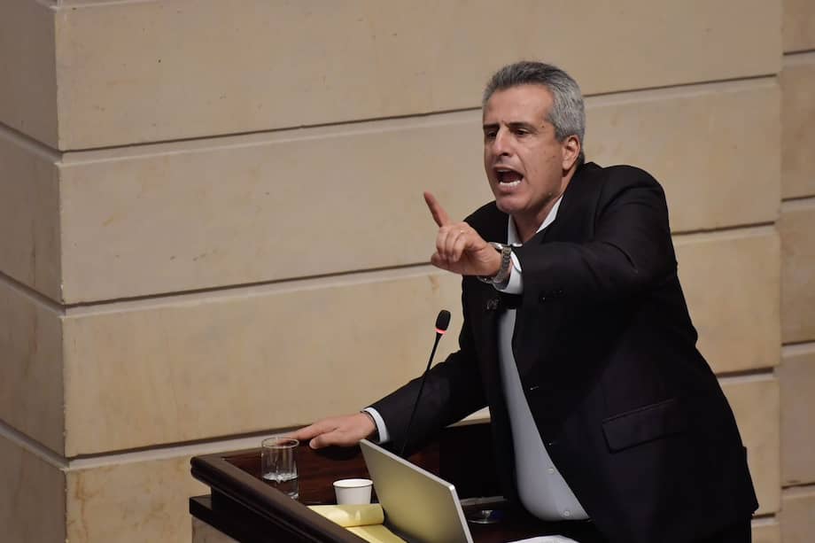 Ministro del Interior, Luis Fernando Velasco, en el debate de la reforma pensional en la Cámara de Representantes.