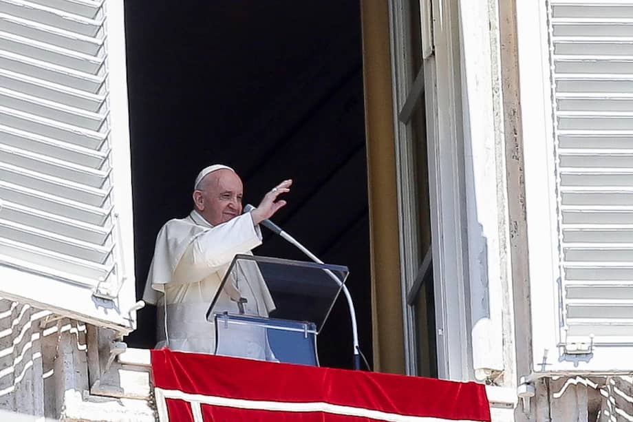 Papa Francisco habló este domingo de la plaga del chisme.