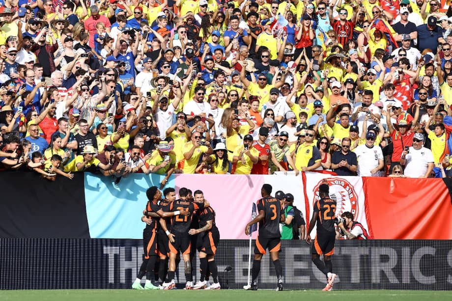 Cerca de 30 mil colombianos disfrutaron de la victoria 5-1 de Colombia sobre Estados Unidos, en el estadio Commanders Field.