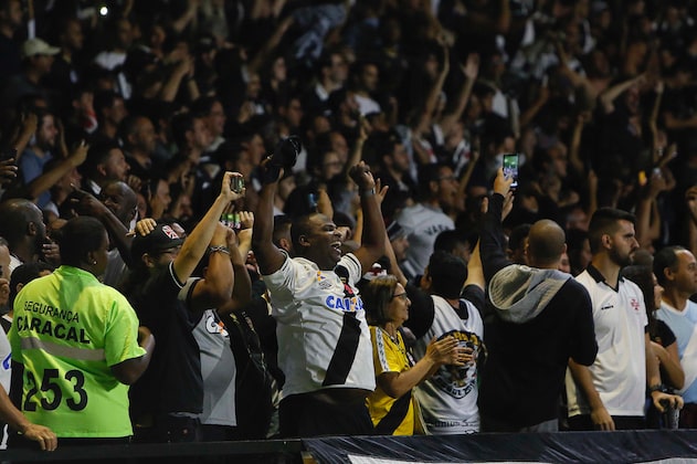 Con gol de Guarín, el Vasco dejó al Cruzeiro al borde del descenso