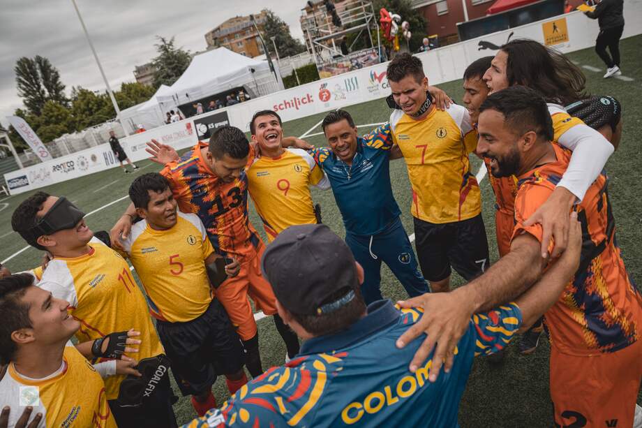 La selección colombiana celebra su título en Francia.