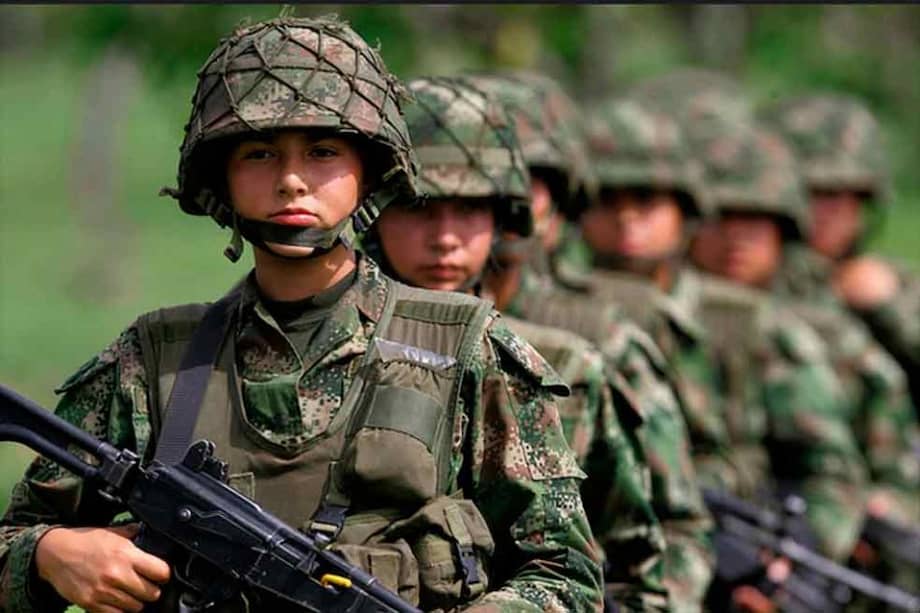 Las mujeres se toman las armas en el Ejército