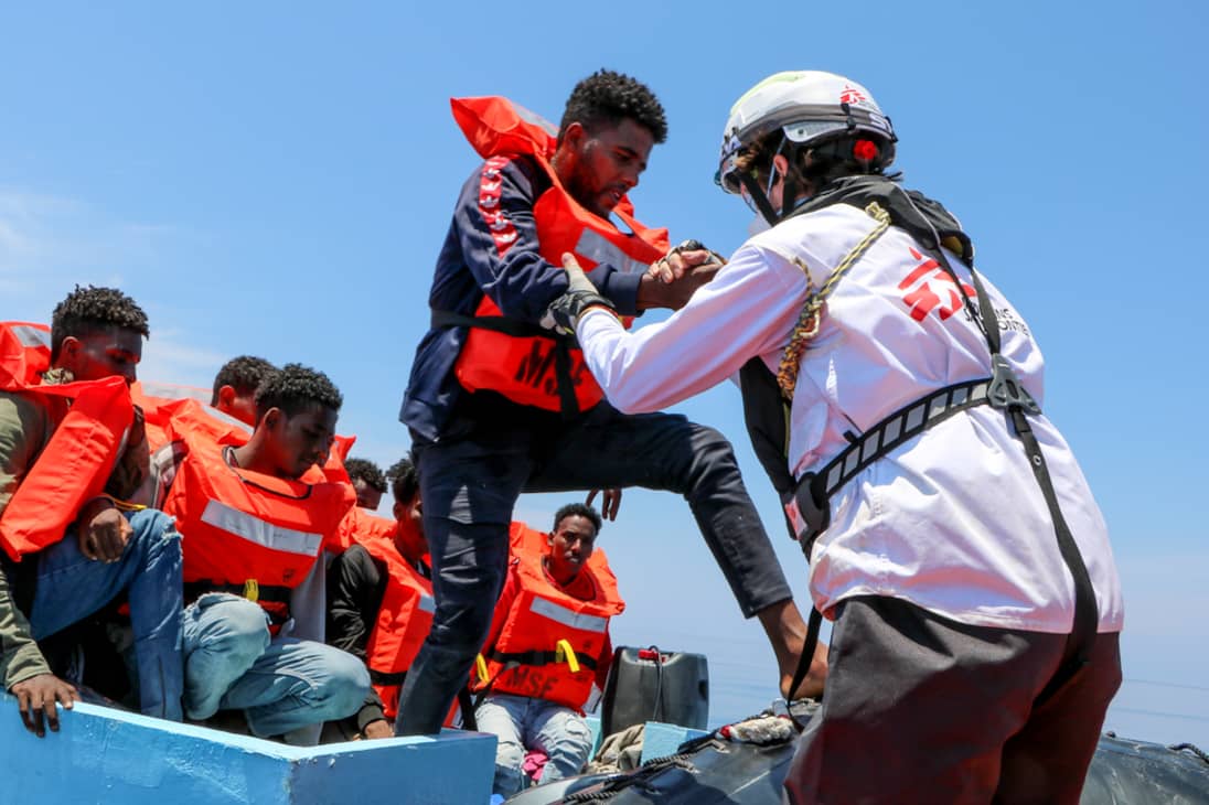 299 hombres, 12 mujeres y 99 niños -de los cuales 91 viajaban solos- fueron salvados de morir ahogados en el Mediterráneo central durante el fin de semana del 12 de junio. La situación humanitaria es crítica, consecuencia directa de las inhumanas e irresponsables políticas de la UE.
