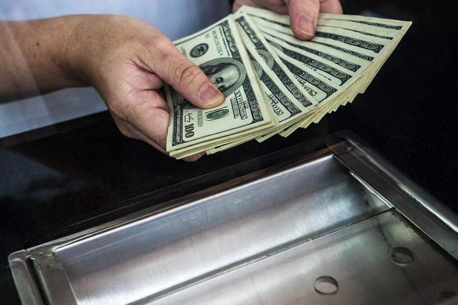 El dólar se ha encarecido más de 60 % en el último año. / Bloomberg