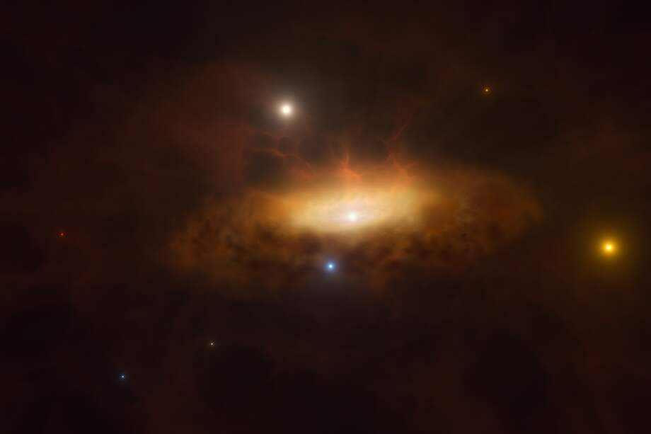 Esta impresión artística obtenida el 18 de junio de 2024 por el Observatorio Europeo Austral (ESO) muestra el creciente disco de material atraído por el agujero negro mientras se alimenta del gas disponible en los alrededores de la galaxia SDSS1335+0728, haciendo que la galaxia se ilumine. - A finales de 2019, la galaxia SDSS1335+0728 comenzó a brillar más que nunca y fue clasificada como un núcleo galáctico activo, impulsado por un agujero negro masivo en el núcleo de la galaxia. Es la primera vez que se observa en tiempo real el despertar de un agujero negro masivo. (Foto de ESO/M. Kornmesser / European Southern Observatory / AFP).

