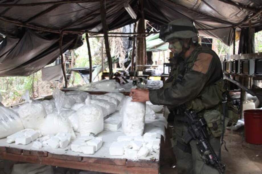 Incautan 950 kilos de cocaína en laboratorio de Farc