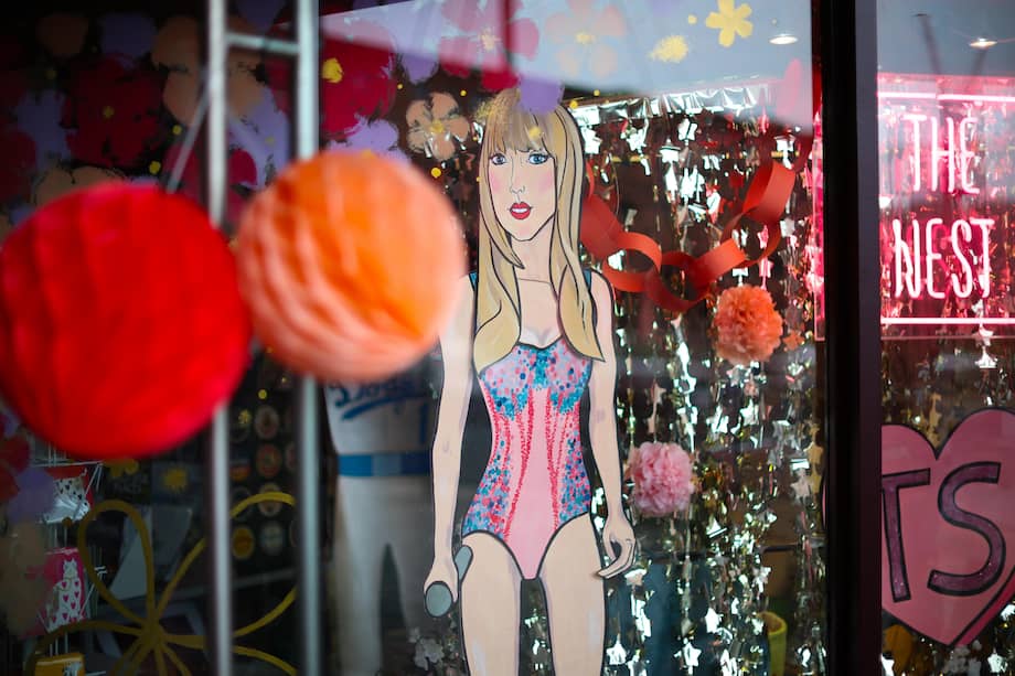 Imagen de referencia. Un escaparate de Taylor Swift en Liverpool, Gran Bretaña, donde Taylor Swift actuó tres noches en el estadio Anfield del Liverpool FC.
