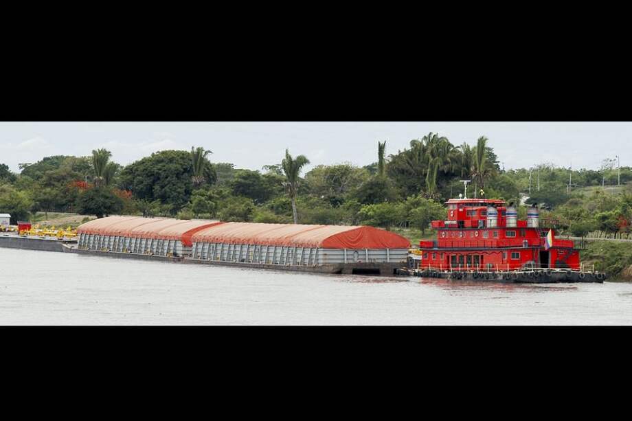 Por el río Magdalena solo se transportan hoy 1,5 millones de toneladas, especialmente líquidos . / Herminso Ruiz.