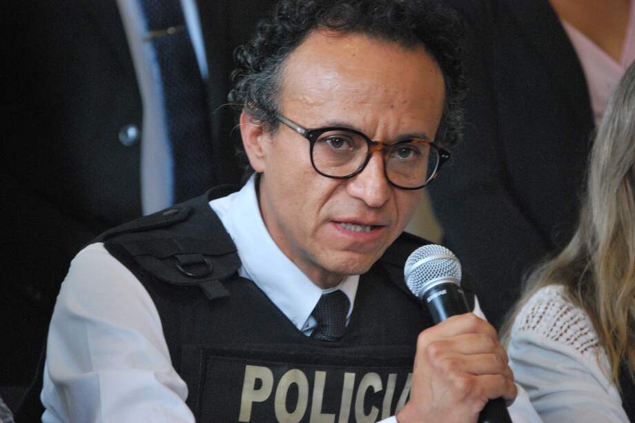 El periodista Christian Zurita fue elegido este domingo como el reemplazo de Fernando Villavicencio, asesinado el 9 de agosto, para la candidatura a la presidencia de Ecuador con el movimiento Construye. 
