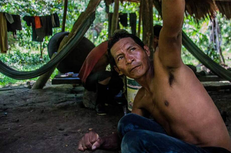 Un indígena ticuna cuenta historias de su cultura tradicional en Leticia, en el Amazona colombiano. / Juancho Torres - Agencia Anadolu