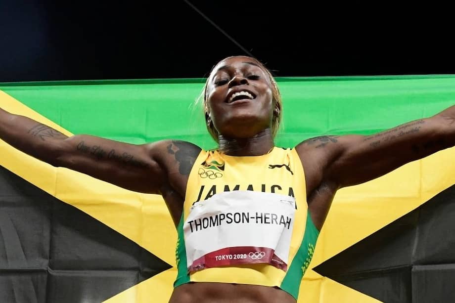Elaine Thompson-Herah se volvió leyenda en Tokio 2020 al conseguir la medalla de oro en los 100 y los 200 metros.