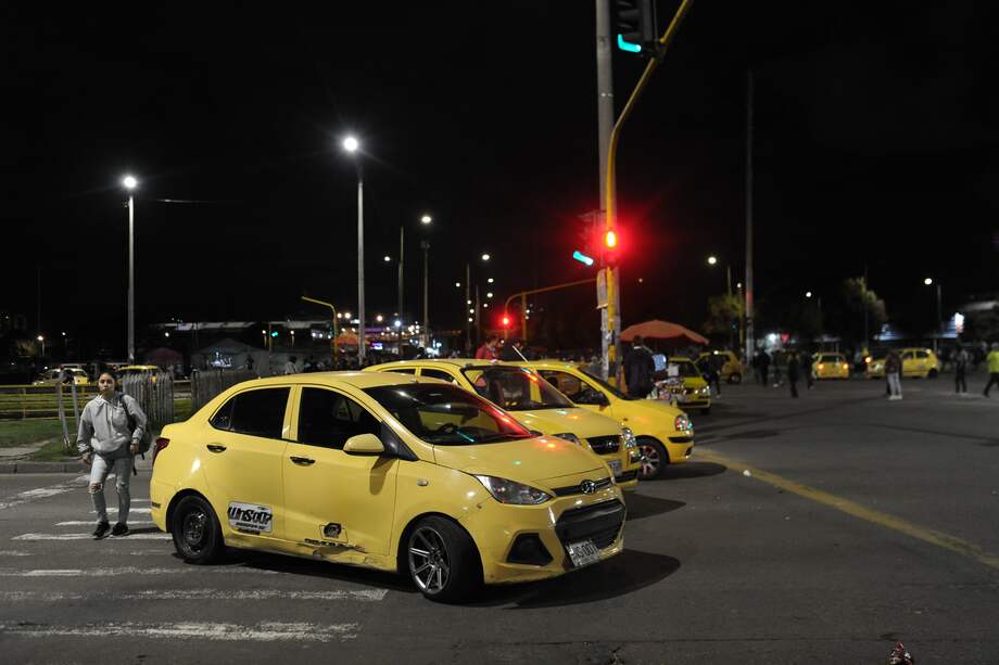 Bloqueo de taxistas en vías de Bogotá