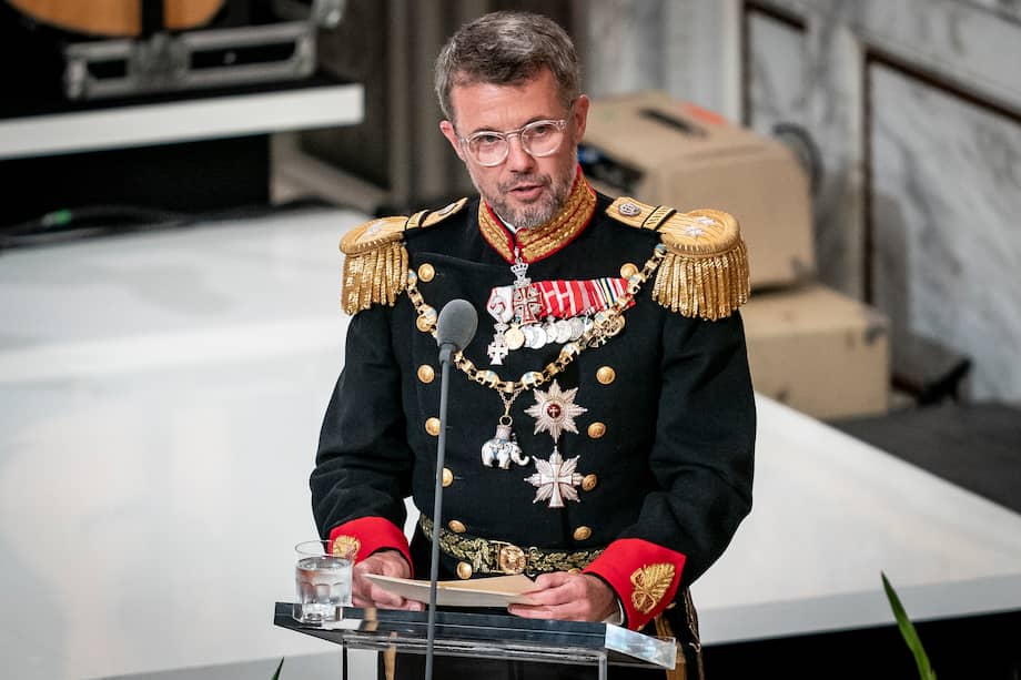 El príncipe heredero Frederik de Dinamarca pronuncia un discurso durante la celebración del 50 aniversario del trono de la Reina en el Palacio de Christiansborg en Copenhague, Dinamarca.