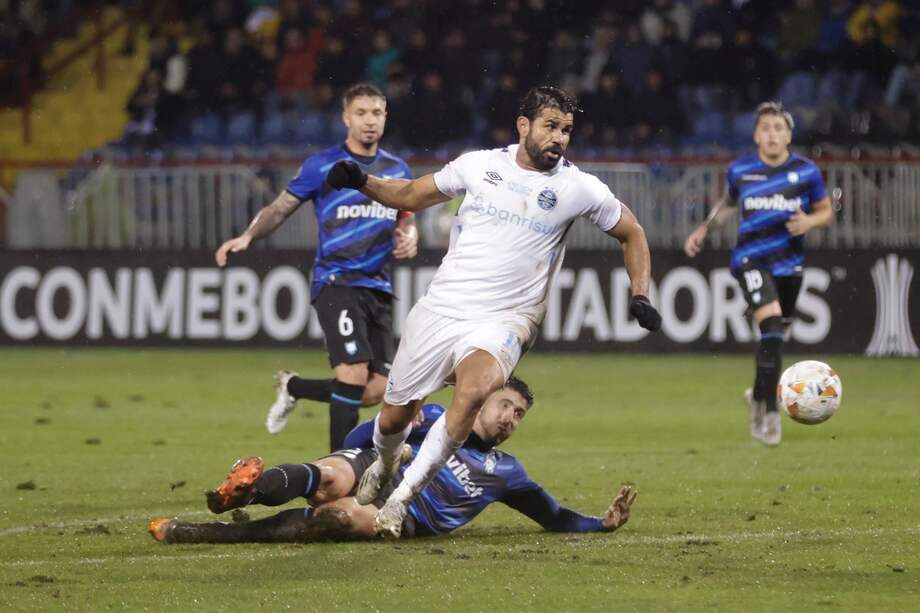 El hispanobrasileño Diego Costa anotó el gol de la victoria (1-0) de Gremio sobre Huachipato.