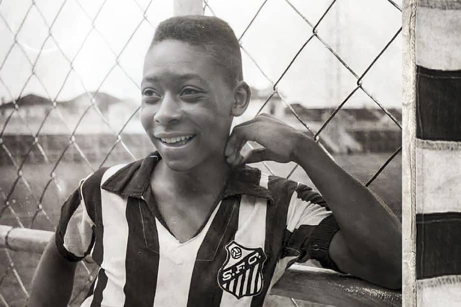 Pelé debutó con 16 años en el primer equipo del Santos.