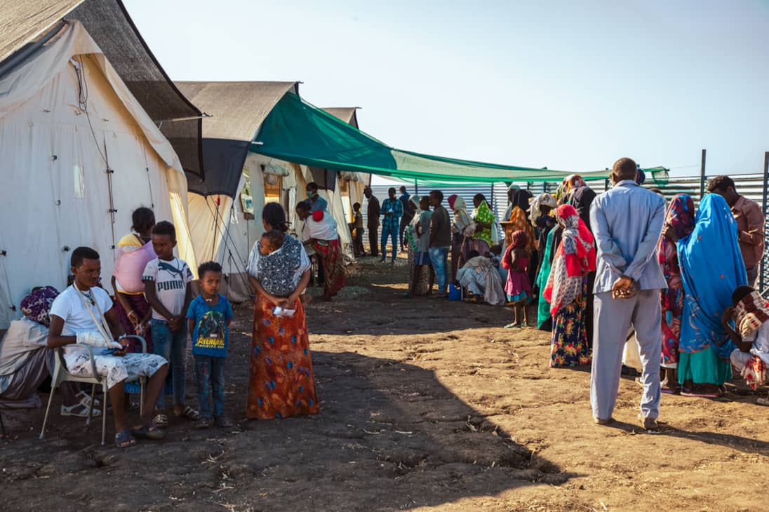 El campo de refugiados de Al-Tanidaba alberga a miles de refugiados etíopes en Sudán. Allí Médicos Sin Fronteras maneja una clínica que provee atención médica gratuita para los refugiados y la población local.