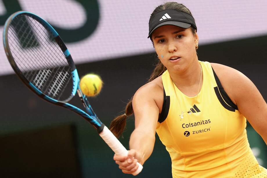 La colombiana Camila Osorio fue derrotada por Ons Jabeur en un partido de tres sets por la segunda ronda de Roland Garros.