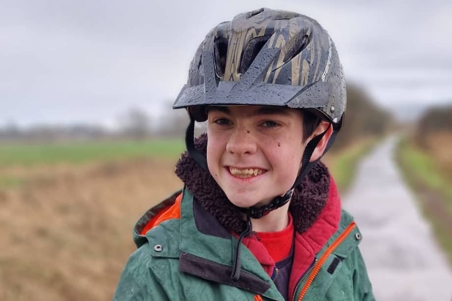 Oran, un joven británico de 13 años, fue diagnosticado con el síndrome de Lennox-Gastaut externo cuando tenía tres años.