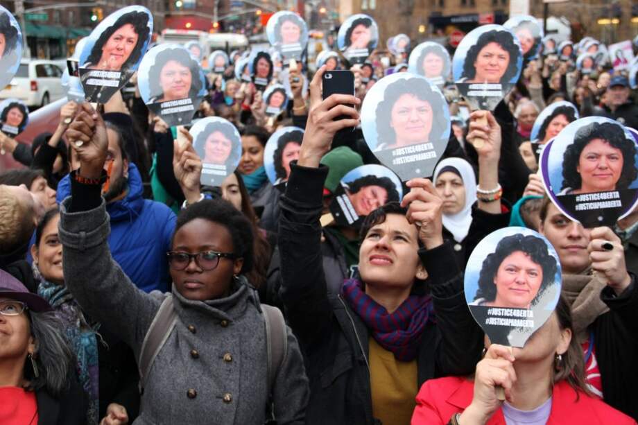Protesta en Nueva York luego del asesinato de Berta Cáceres.  / Flickr - UMWomen
