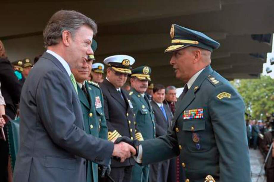 Por chuzadas a Santos, Ejército inicia investigación interna