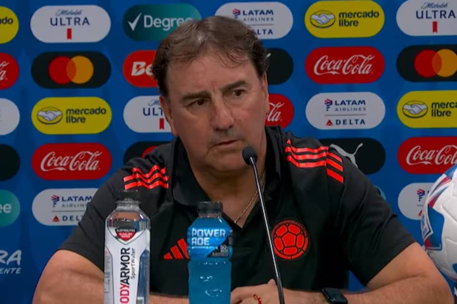 Néstor Lorenzo, director técnico de Colombia, en una rueda de prensa antes del partido ante Costa Rica por la Copa América 2024.