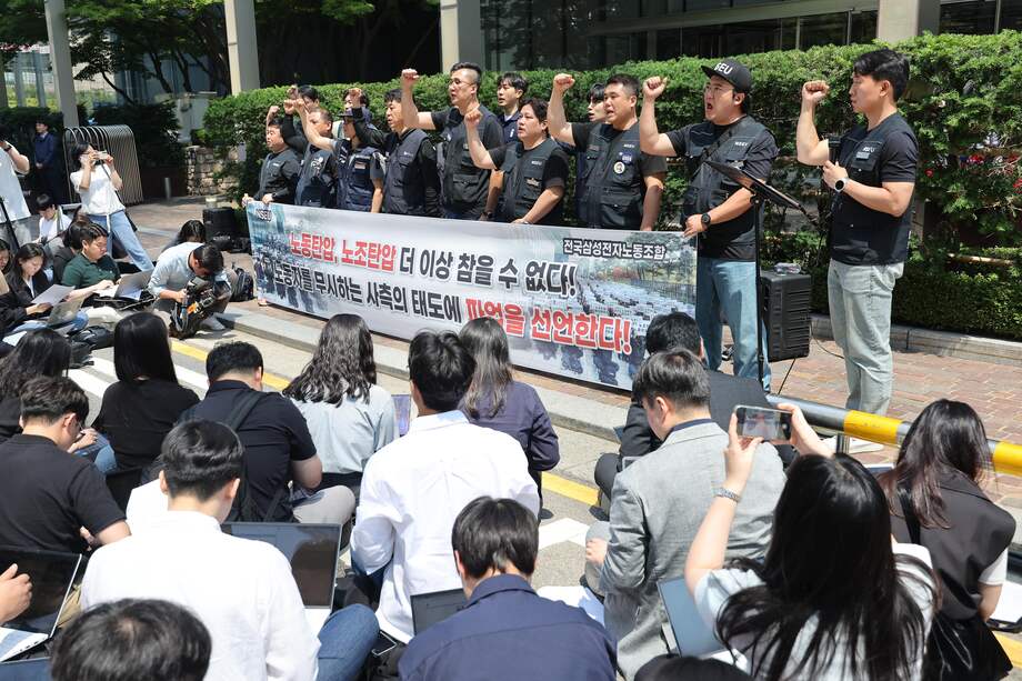 Un sindicato de trabajadores que representa a 28.000 empleados en las instalaciones del gigante tecnológico en Corea del Sur  convocó a una huelga por inconformidades salariales. 