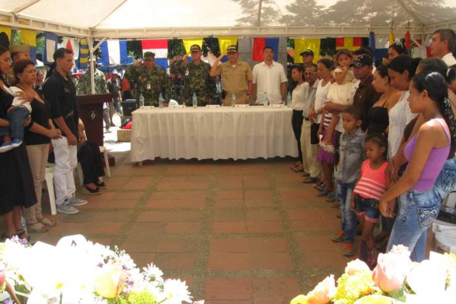 En una ceremonia en la plaza de San Jacinto, los militares pidieron perdón a las dos familias / El Univesal