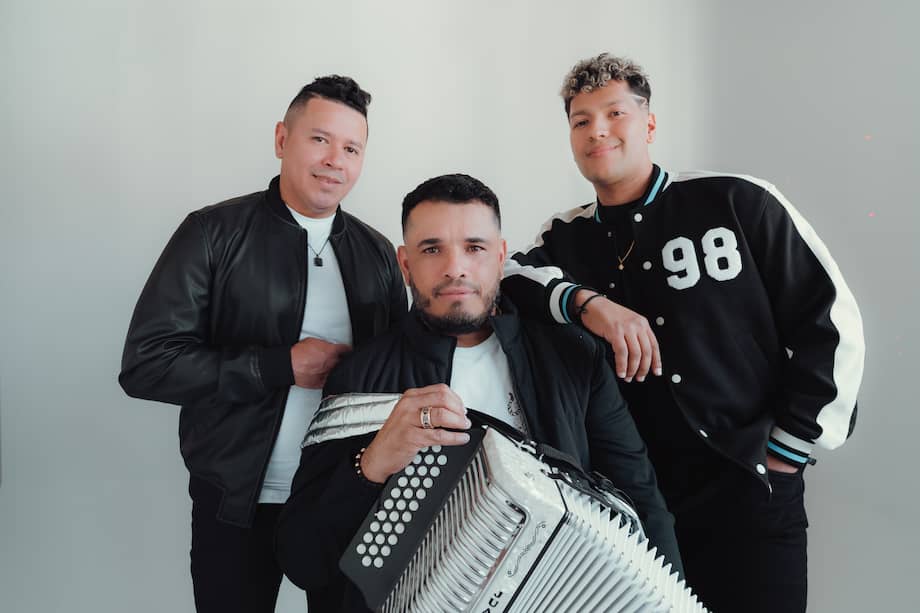 Pedro Alvarado (vocalista), Juan Carlos 'Juanchi' Verrocal (acordeonero) y Maikol Delgado (vocalista) son las caras visibles de la cuarta generación de la agrupación Los Inquietos del Vallenato.