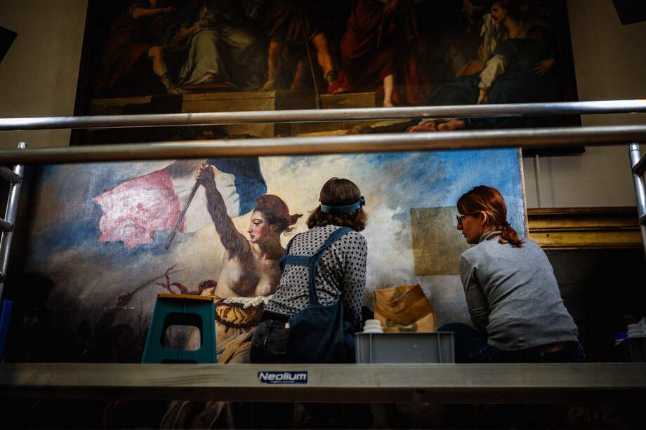 El proceso de restauración de “La Libertad guiando al pueblo” se llevó a cabo en el Louvre y la obra volvió a ser exhibida el pasado 2 de mayo.