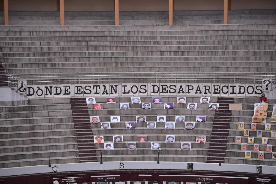 Exposición realizada en la Plaza de toros La Santamaría en el marco del día internacional de las víctimas de desaparición forzada.