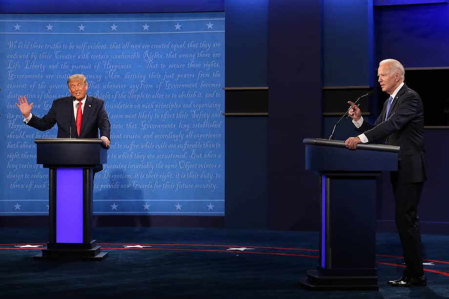 Fotografía de archivo del debate presidencial entre Donald J. Trump (i) y Joe Biden en Nashville, Tennessee, en 2020.