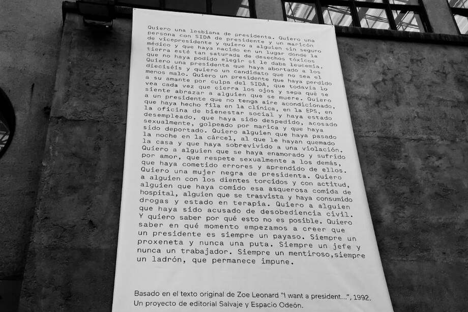 El poema de Zoe Leonard está publicado en la fachada de Espacio Odeón de Bogotá. La lectura pública de los textos basados en este poema será el 14 de junio en Bogotá y el 15 de junio en la fundación Lugar a dudas de Cali. Foto: Cortesía Espacio Odeón. 