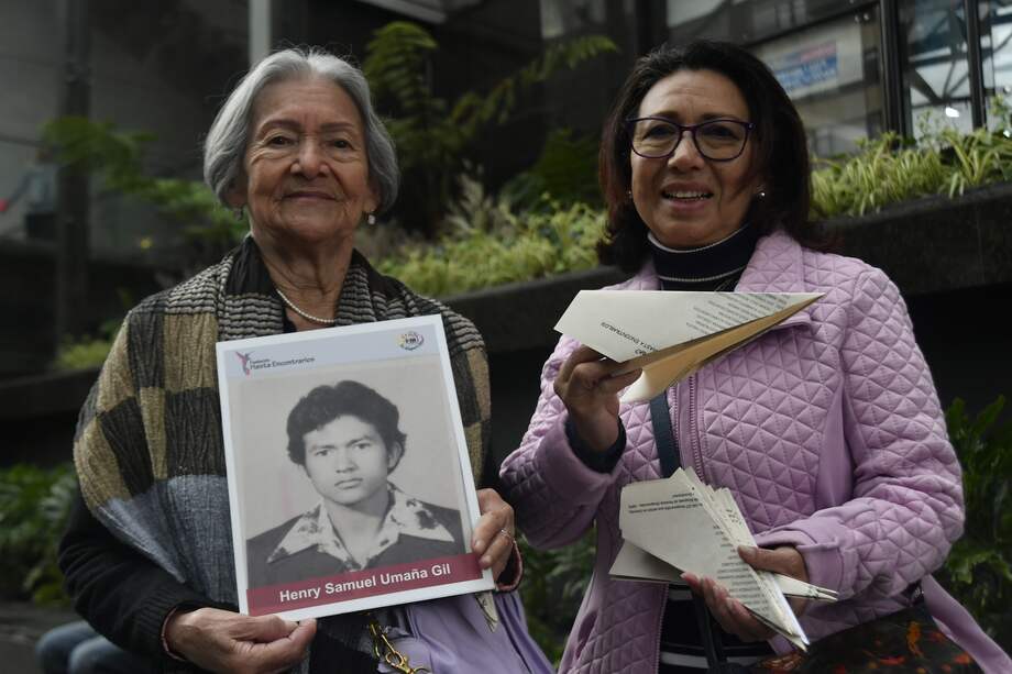Cecilia Gil y su hija Gladis Umaña buscan a Henry Samuel Umaña desaparecido el 7 de marzo de 1981