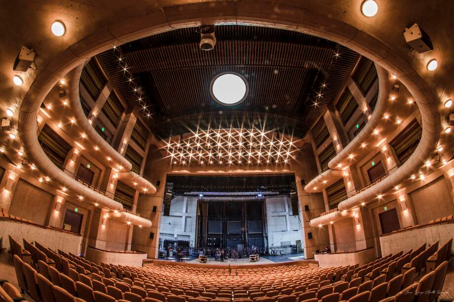 El Teatro Mayor Julio Mario Santo Domingo, en sus 14 años de historia, ha presentado más de 1.500 espectáculos en más de 2.000 funciones.