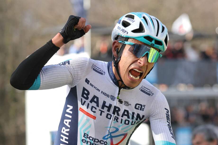 Santiago Buitrago celebra en la meta de la cuarta etapa de la París-Niza.