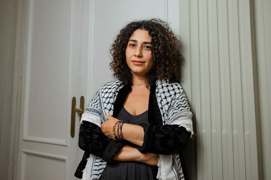El primer corto de Mira Sidawi, "Four wheels camp", dirigido y producido por ella en 2016, se proyectó en el Festival Ciné-Palestine de París, donde obtuvo el premio del jurado.
