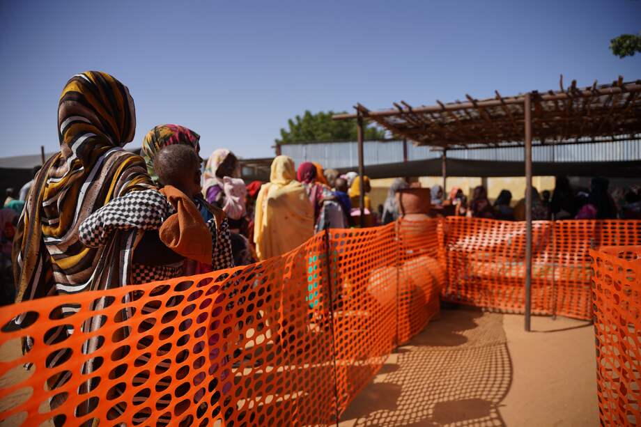 El campo de desplazados de Zamzam, en la localidad de Al Fasher, el último bastión del Ejército de Sudán en la región occidental de Darfur, ahora asediado por el grupo paramilitar Fuerzas de Apoyo Rápido (FAR). 
